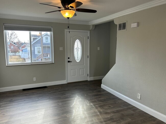 Building Photo - Modern Renovation in Sought-After Area