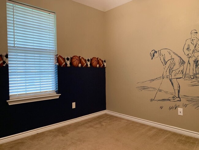 Building Photo - 8811 Laurel Ridge