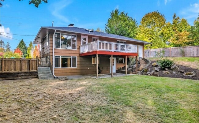 Building Photo - 4 Bedroom Kent home walking distance to lake meridian