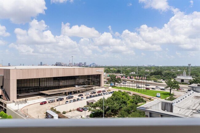Building Photo - 15 Greenway Plz