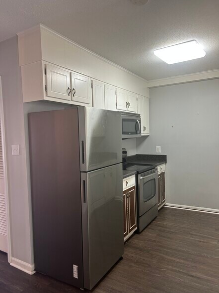 Stainless steel appliances - 1825 Johnson St