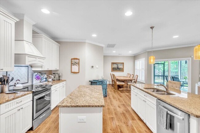 Building Photo - Gorgeous 4 Bed/2.5 Bath in Waterways Towns...