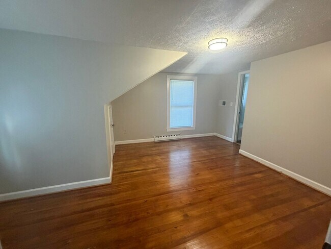 Building Photo - Large home for rent!