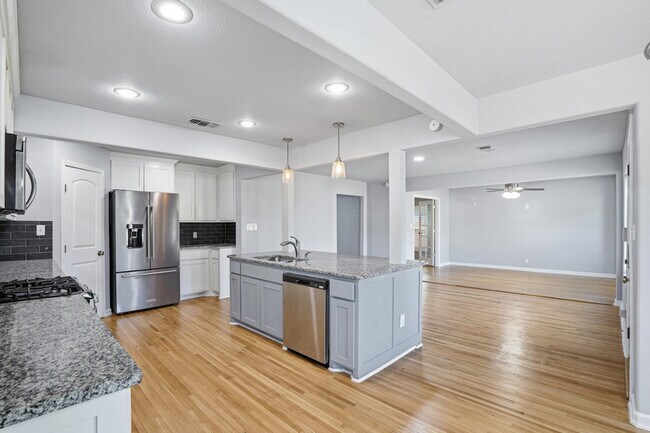 Building Photo - 2933 S Hills Ave