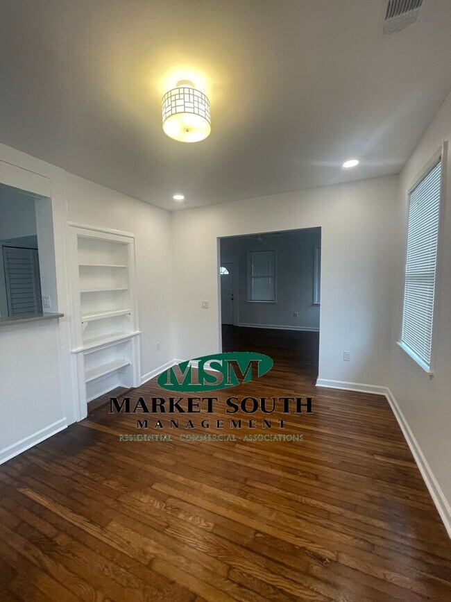 Building Photo - BEAUTIFUL HOME- AVAILABLE JULY 15