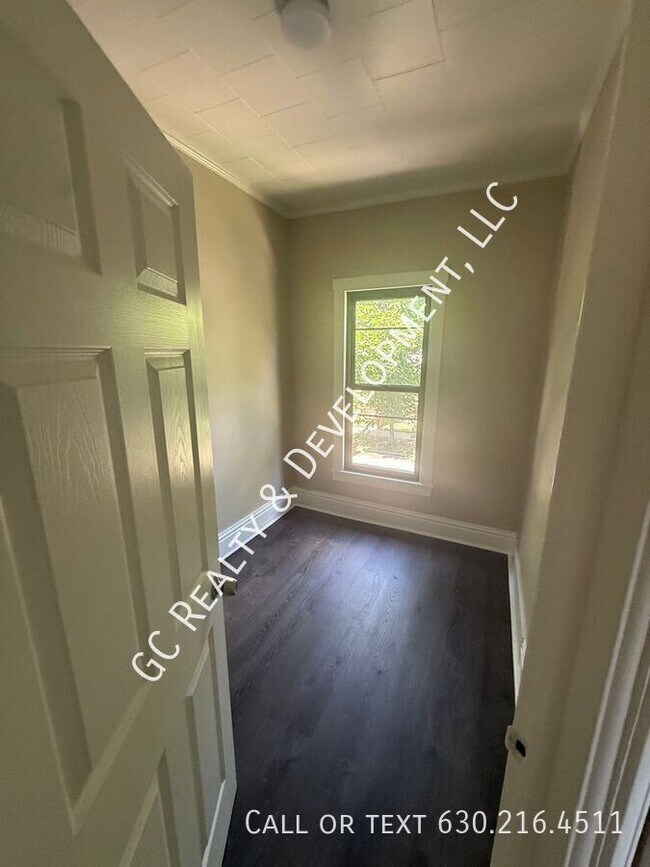 Building Photo - 2835 W 38th Pl
