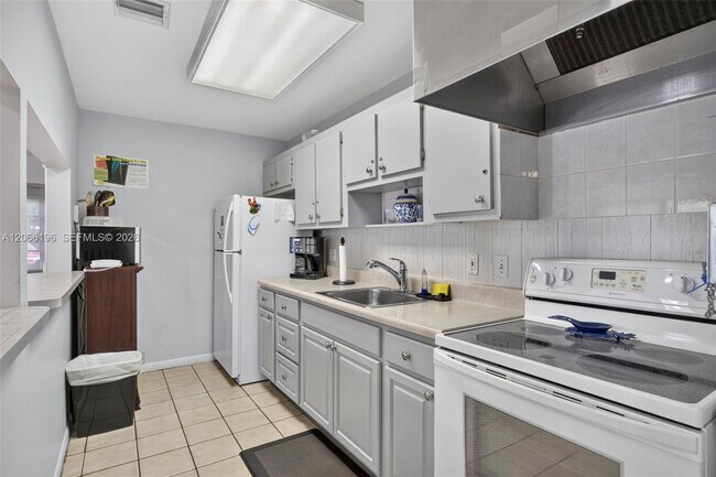Building Photo - 4626 Lucerne Lakes Blvd E