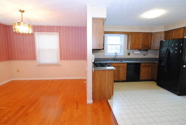 Building Photo - 78 Cadogan Way