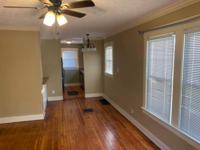 Building Photo - 668 S Barbee Way