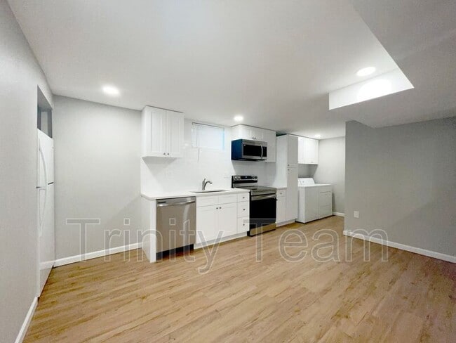 Building Photo - 1381 Xanadu St