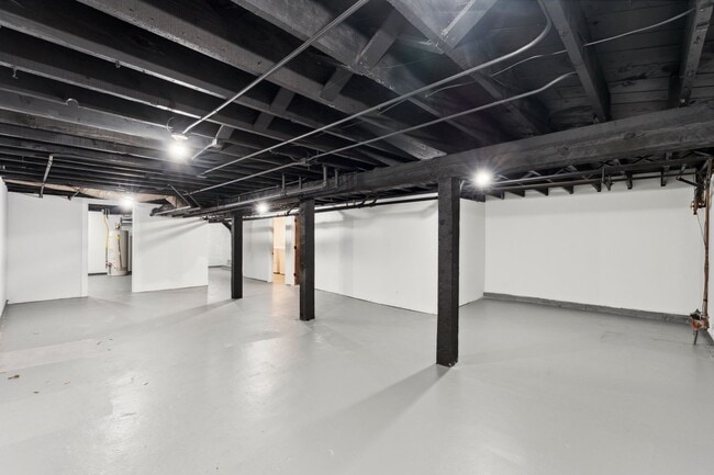 Building Photo - 987 Dayton Ave