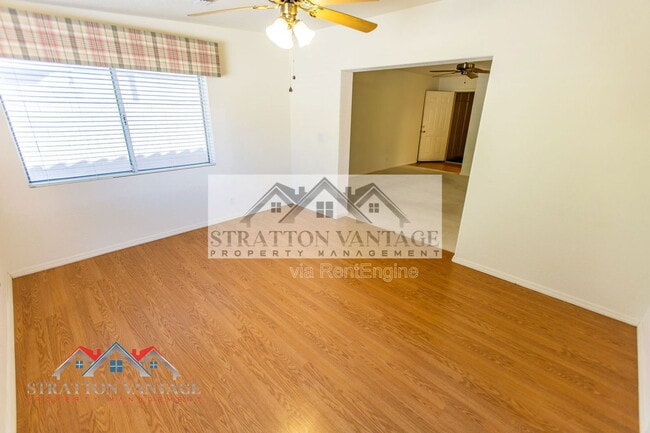 Building Photo - 10864 E Lindner Ave