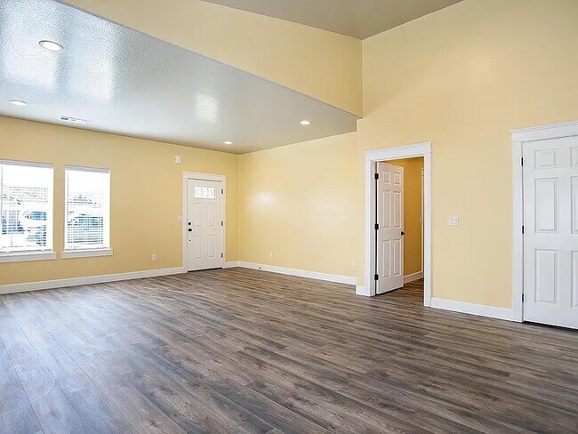 Building Photo - 656 Nobility Dr