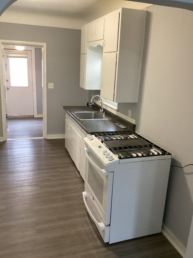 Building Photo - 1230 Chestnut St