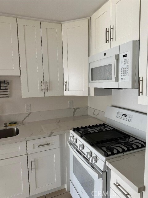 Building Photo - 10475 Newhome Ave