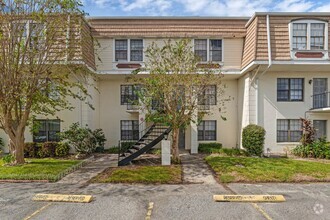 Building Photo - Village Circle Townhouse