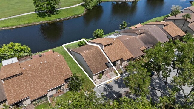 Building Photo - 2025 SW 82nd Ave