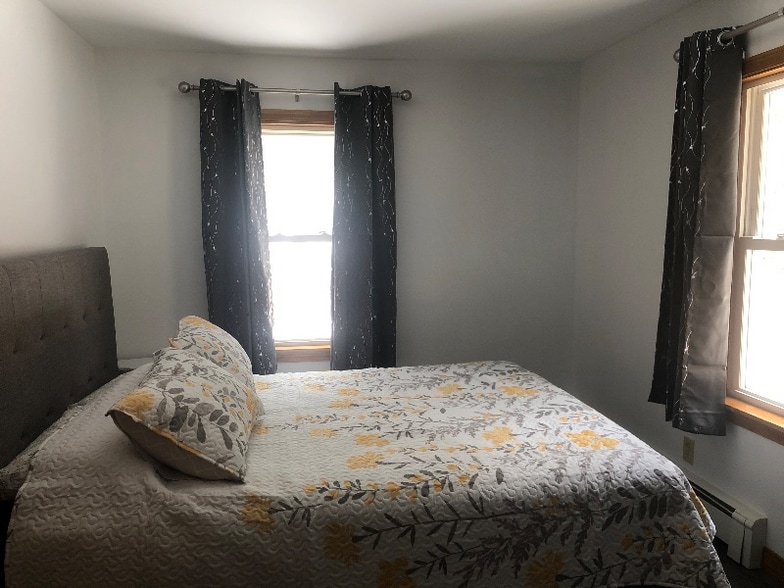 Building Photo - 1424 Sabattus St