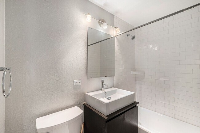 Building Photo - 2Bed/2Bath Condo in Cherry Creek Area!!