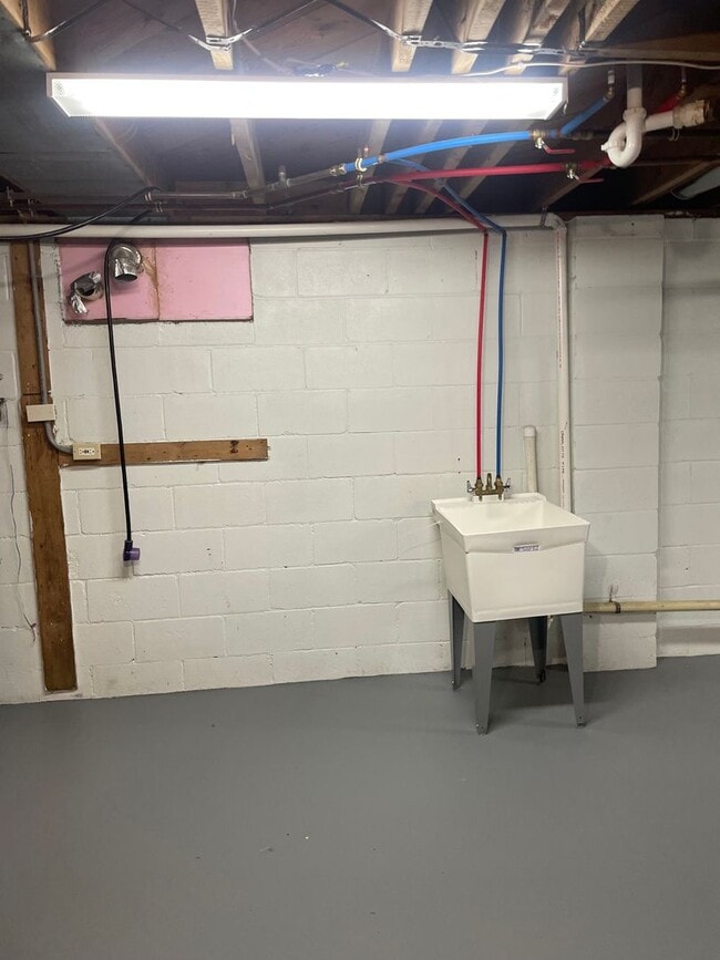 Building Photo - 8986 King Graves Rd NE