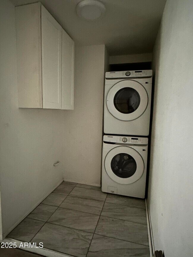 Building Photo - 10421 W Puget Ave