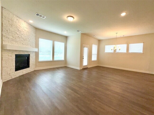 Building Photo - 1804 Welker Dr