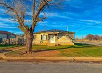 Building Photo - 1409 E Hemlock St