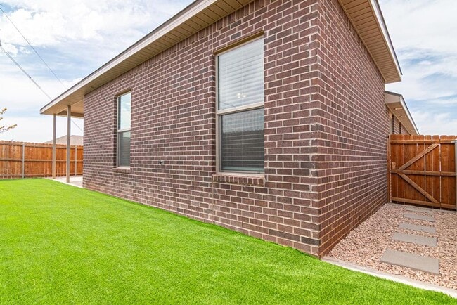 Building Photo - 6735 Draw Ct