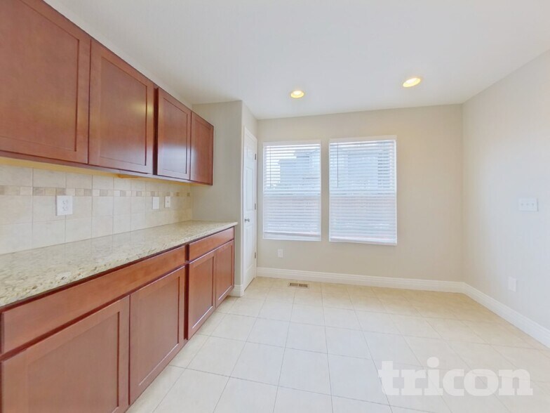 Building Photo - 9909 Vine St