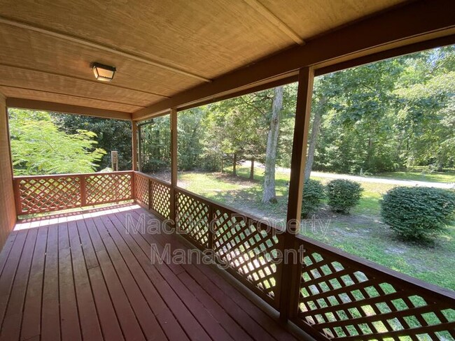 Building Photo - 104 Waverly Dr