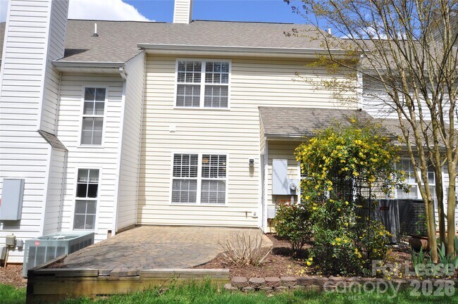 Building Photo - 8421 Southgate Commons Dr