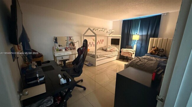 Building Photo - 4330 NW 79th Ave