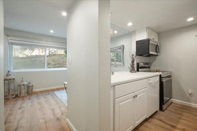 Building Photo - 5736 Lauretta St