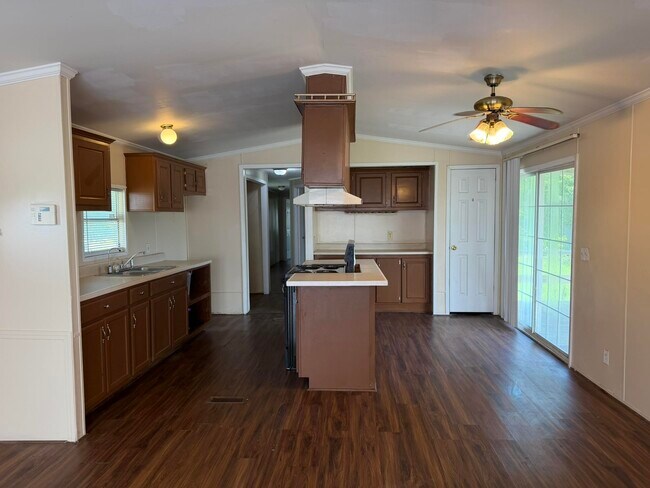 Building Photo - 2416 Stingray-