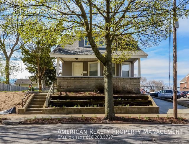 Primary Photo - 828 Logan St SE