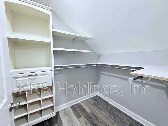 Building Photo - 5810 Spring Glen Lane