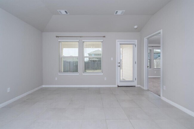 Building Photo - 113 Outlaw Dr