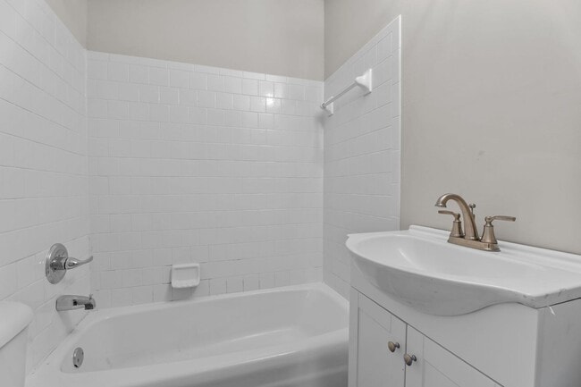 Building Photo - 620 Starling Way