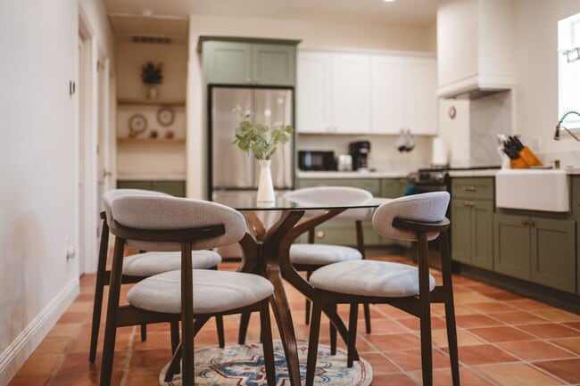 Building Photo - Contemporary New home in Monrovia