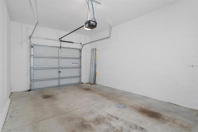 Building Photo - 16858 Red Brick Ln