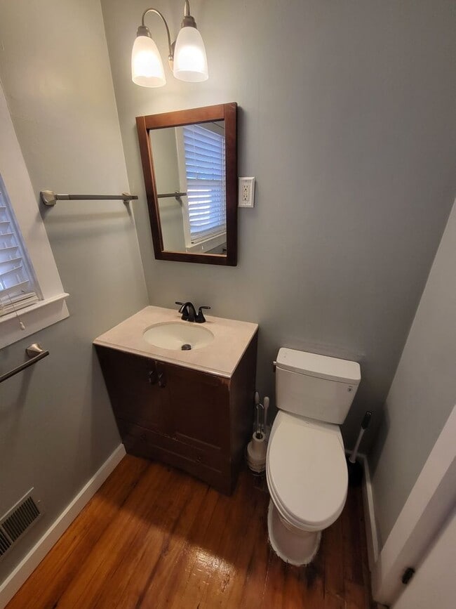 Building Photo - 3 Bed, 2 Bath Home Available in Greenville
