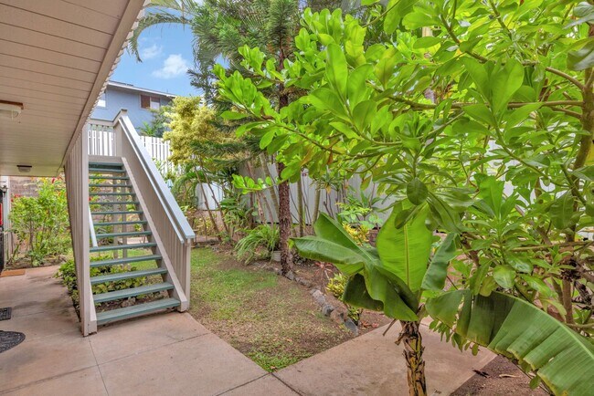 Building Photo - Kihei Manor #202 – Furnished 1BR Condo Steps from The Cove!