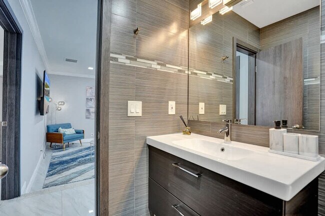 Building Photo - 1000 Diplomat Pkwy