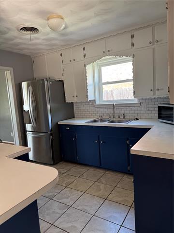 Building Photo - 700 Kindred Ln