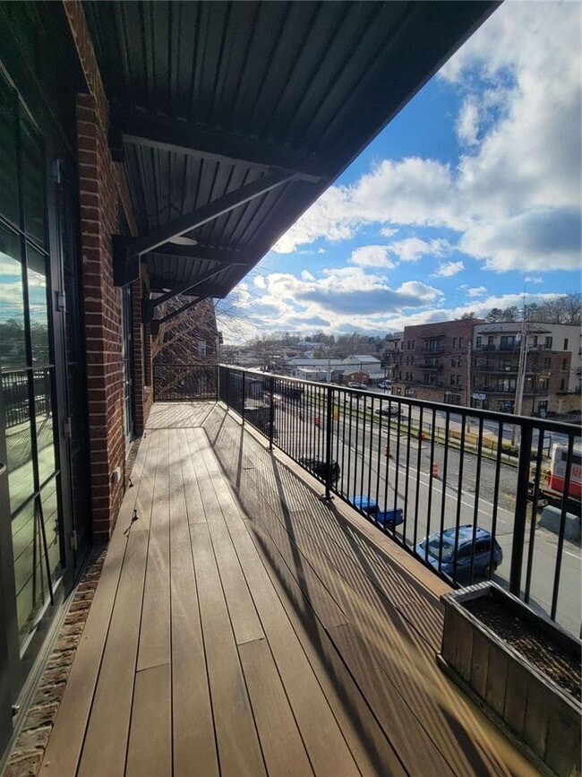 Building Photo - 550 E Main St