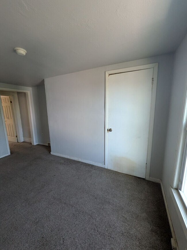 Building Photo - 447 Hays Ave