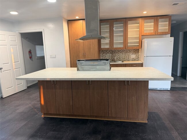 Building Photo - 8308 Lenore St