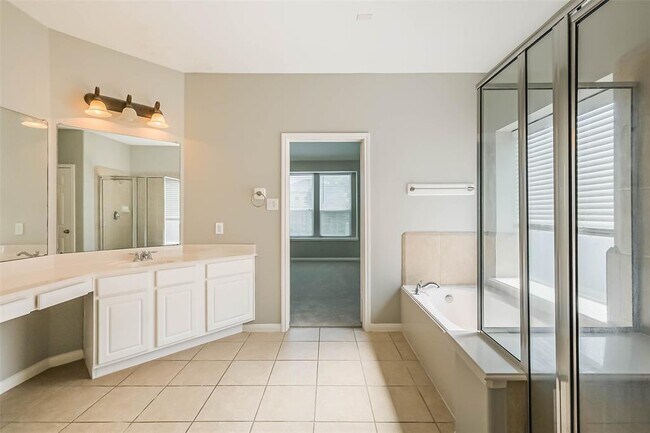 Building Photo - 17627 Quiet Loch Ln