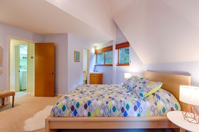 Building Photo - 1785 Austin Creek Rd