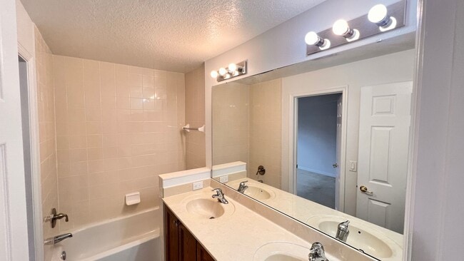 Building Photo - Spectacular 2 Story 2 bed and 2 bath condo at Regent Park!!
